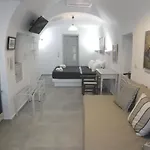 Yposkafo - - Santorini Fíra