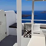 Yposkafo - - Santorini Fíra