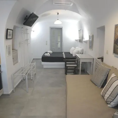 Yposkafo - - Santorini Firá