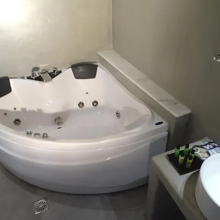 Yposkafo - - Santorini