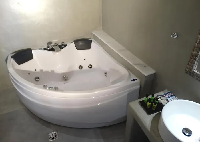 Yposkafo - - Santorini